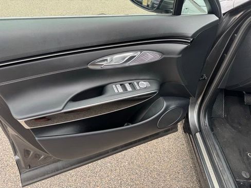 Certified 2024 Genesis GV70 2.5T image 19