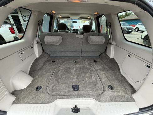 Used 2004 Chevrolet TrailBlazer LS w/ LS Preferred Equipment Group RWD image 18