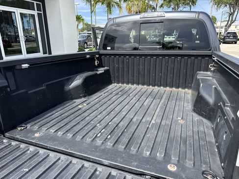 Used 2022 Toyota Tacoma SR5 RWD image 56