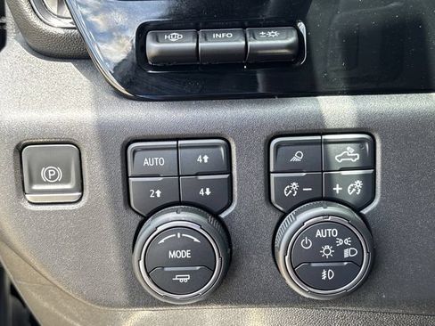 Used 2022 Chevrolet Silverado 1500 ZR2 w/ Technology Package AWD/4WD image 23