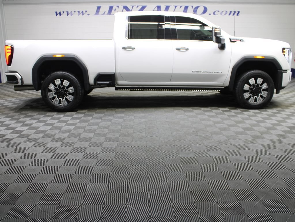 Used 2025 GMC Sierra 3500 Denali w/ Denali Reserve Package AWD/4WD image 2