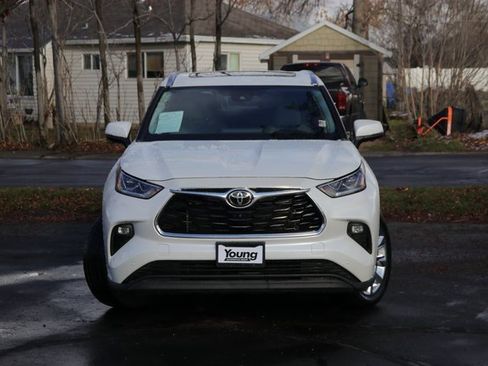 Used 2023 Toyota Highlander L image 2