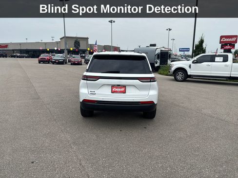 Used 2023 Jeep Grand Cherokee Altitude AWD/4WD image 5