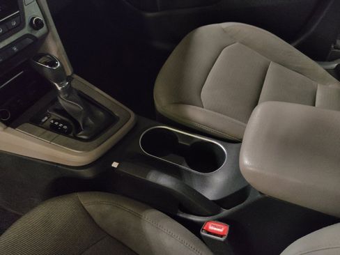 Used 2017 Hyundai Elantra SE FWD image 26