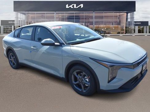 New 2026 Kia K4 FWD image 11