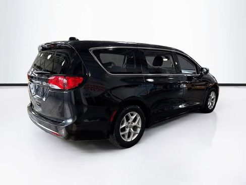 Used 2018 Chrysler Pacifica Touring Plus w/ Tire & Wheel Group image 6