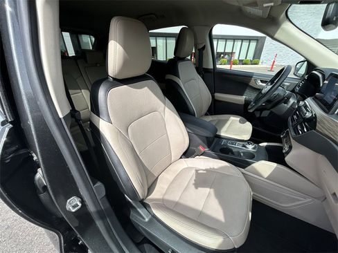 Used 2020 Ford Escape Titanium image 24