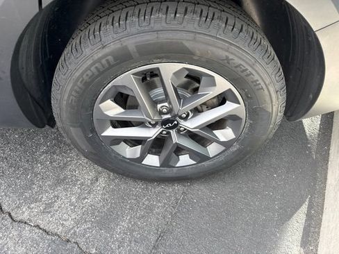Certified 2024 Kia Telluride LX AWD/4WD image 3