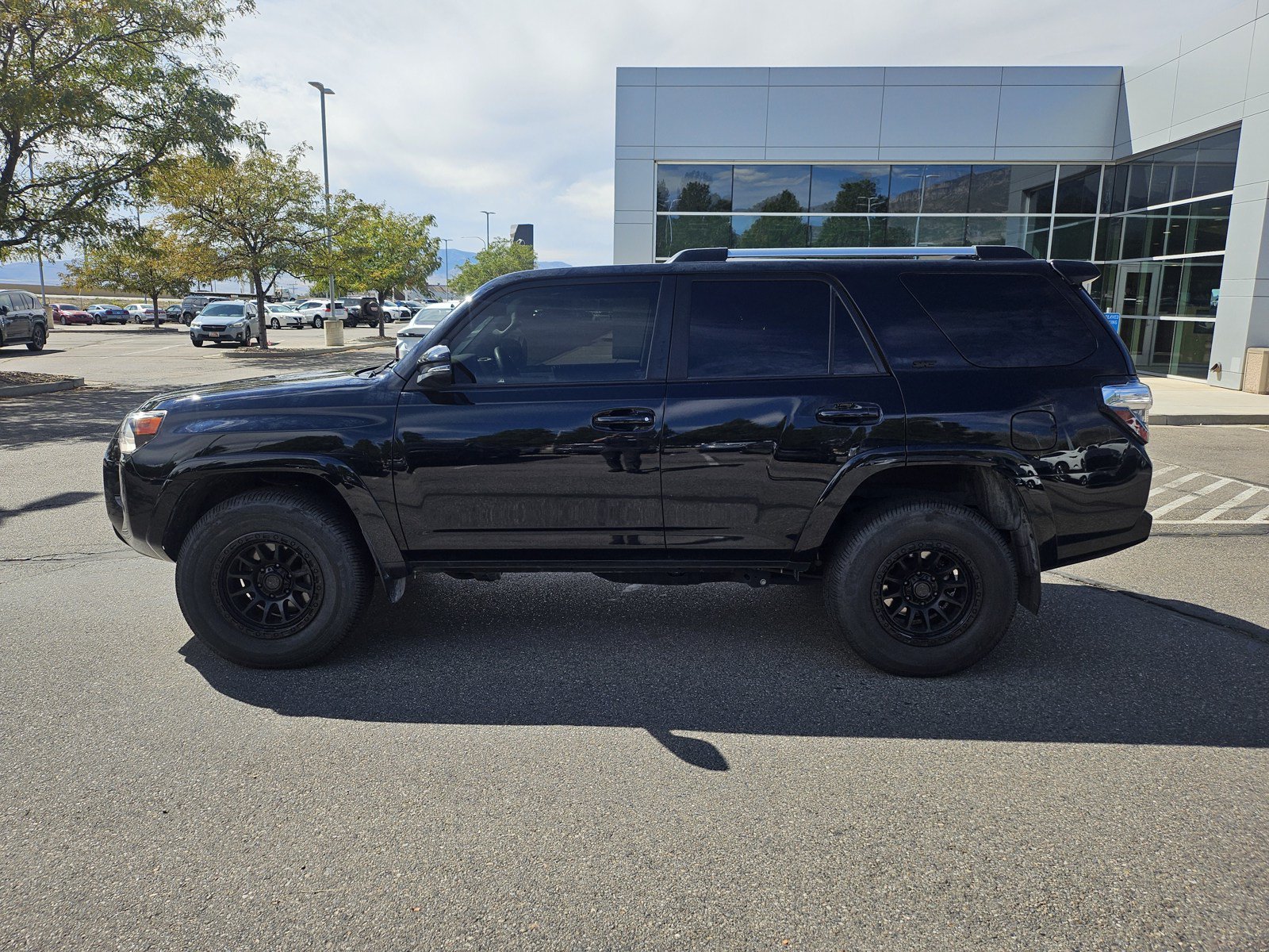 Used 2022 Toyota 4Runner SR5 Premium w/ Moonroof Package AWD/4WD image 9