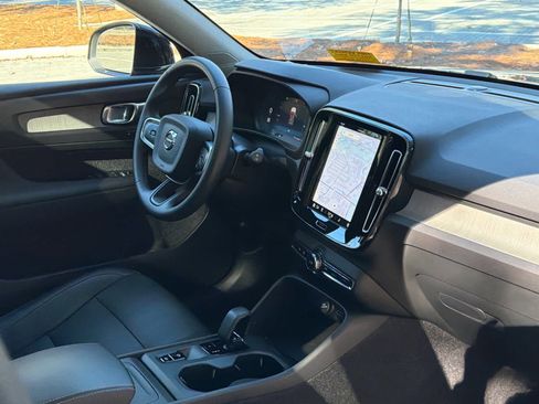 Certified 2025 Volvo XC40 B5 Plus image 20