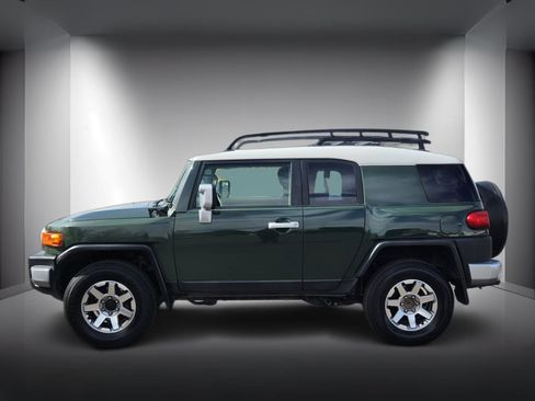 Used 2014 Toyota FJ Cruiser 4WD w/ Upgrade Package image 2