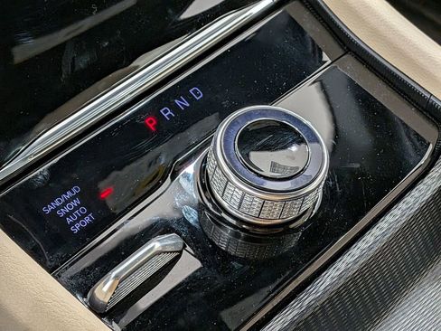 Used 2024 Jeep Grand Cherokee Limited w/ Luxury Tech Group II image 27