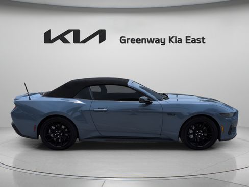 Used 2025 Ford Mustang GT Premium RWD image 4