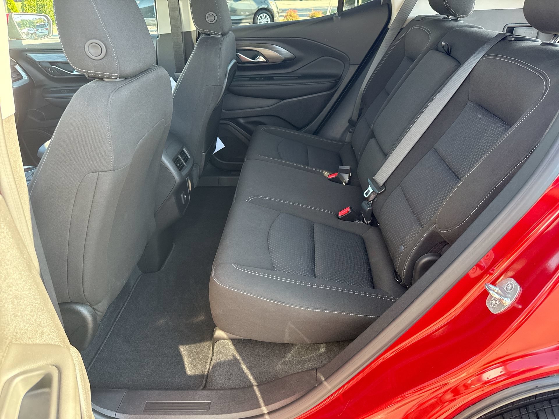 Used 2024 GMC Terrain SLE w/ Driver Convenience Package FWD image 16