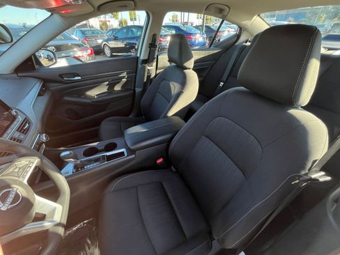 Used 2025 Nissan Altima 2.5 SV image 36