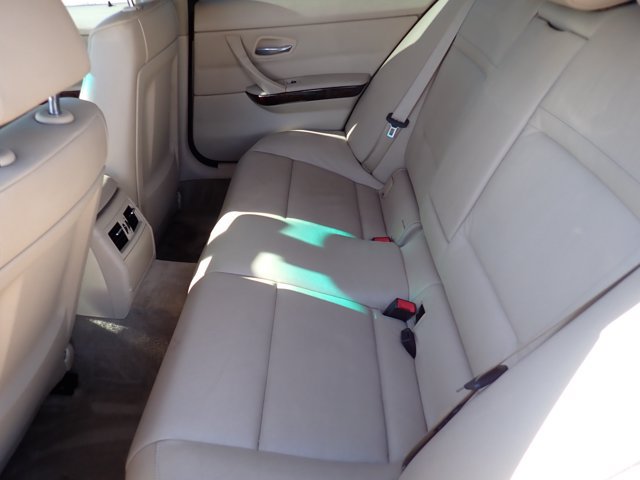 Used 2011 BMW 328i xDrive Sedan AWD/4WD image 8