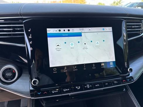 Used 2023 Jeep Wagoneer Series III w/ Convenience Group I image 22