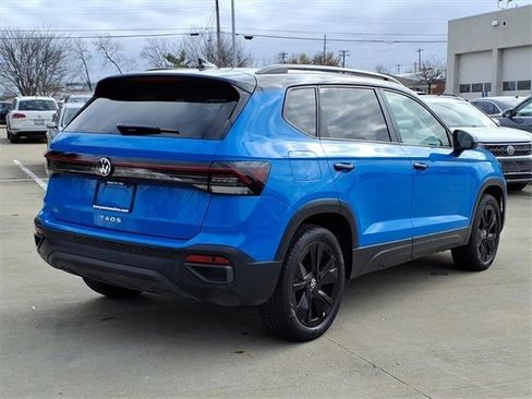 Used 2025 Volkswagen Taos SE image 6