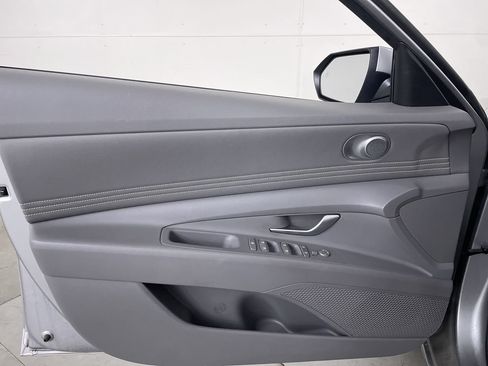 Used 2021 Hyundai Elantra SEL w/ Convenience Package FWD image 10
