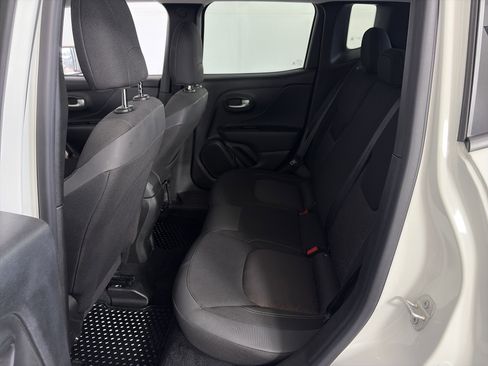 Used 2023 Jeep Renegade Latitude AWD/4WD image 7
