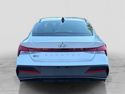 Used 2024 Hyundai Elantra SEL FWD image 6