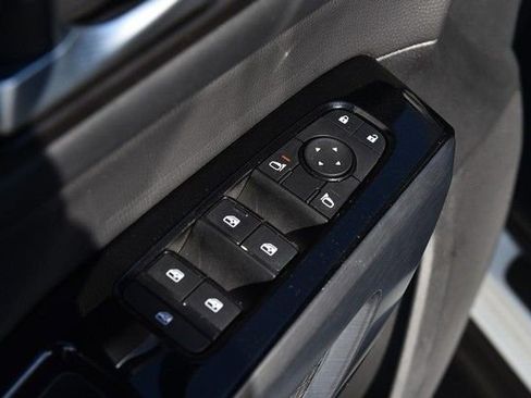 Used 2024 Nissan Pathfinder SL image 9