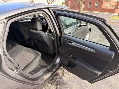 Used 2020 Ford Fusion SE image 13