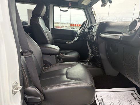 Used 2016 Jeep Wrangler Unlimited Rubicon image 18