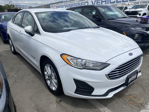 Used 2019 Ford Fusion SE FWD image 6