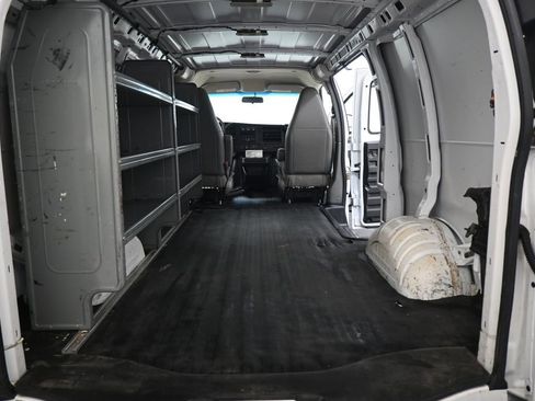 Used 2021 Chevrolet Express 2500 RWD image 18
