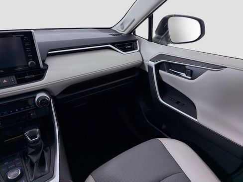 Used 2020 Toyota RAV4 Limited image 25