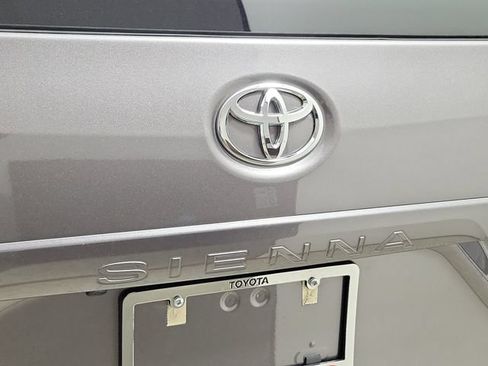 Used 2020 Toyota Sienna XLE Premium FWD image 9