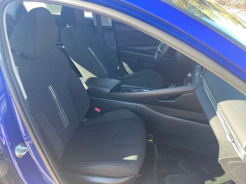 Used 2025 Hyundai Elantra SEL image 39