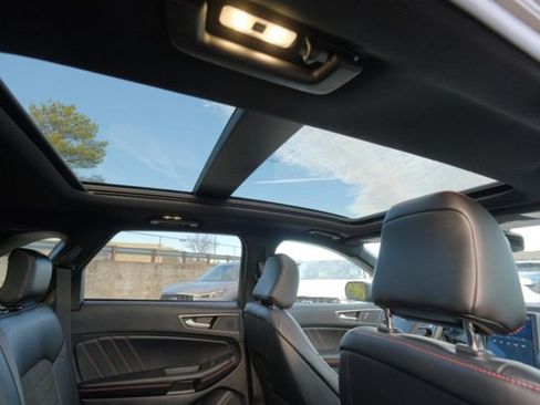 Used 2023 Ford Edge ST-Line w/ Class II Trailer Tow Package image 17