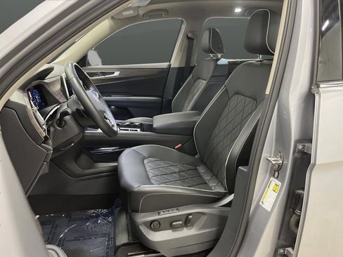 Used 2024 Volkswagen Atlas SEL Premium R-Line image 4