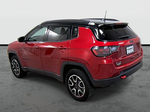 Used 2025 Jeep Compass Trailhawk w/ Trailhawk Elite Group AWD/4WD image 2