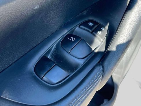 Used 2020 Nissan Rogue SV w/ Premium Package AWD/4WD image 17