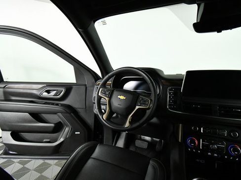 Used 2024 Chevrolet Suburban High Country image 19