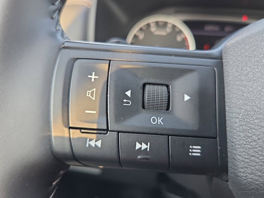 Used 2025 Nissan Rogue SV FWD image 35