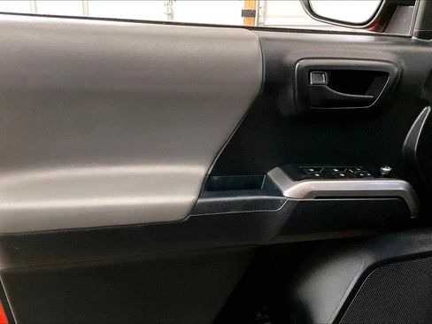 Used 2018 Toyota Tacoma SR5 image 22