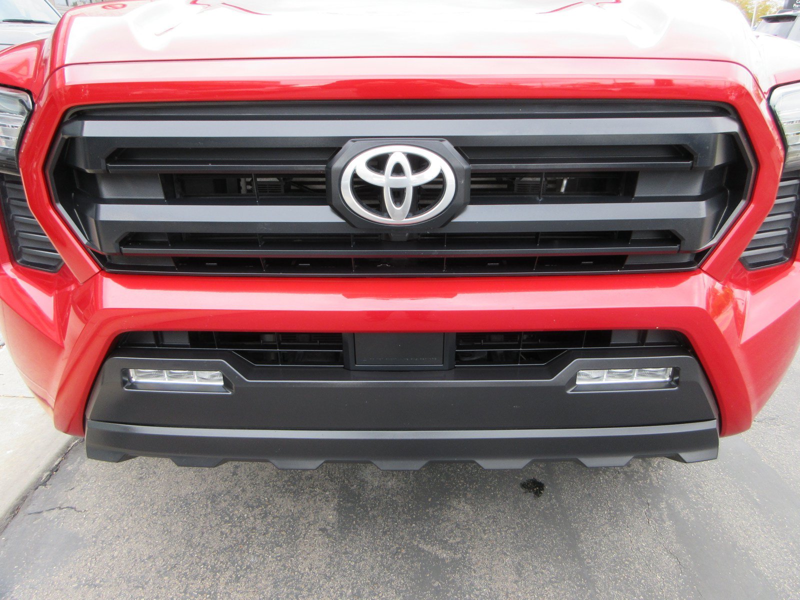 Used 2025 Toyota Tacoma SR5 AWD/4WD image 18