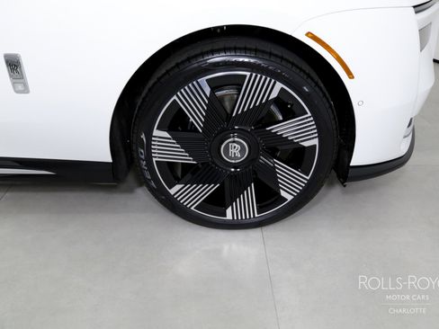 Used 2024 Rolls-Royce Spectre w/ Spectre Launch Package image 33
