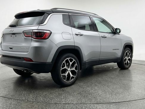 Used 2025 Jeep Compass Limited AWD/4WD image 9