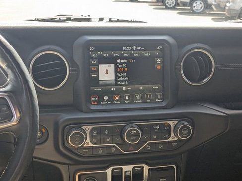 Used 2019 Jeep Wrangler Unlimited Sahara AWD/4WD image 16