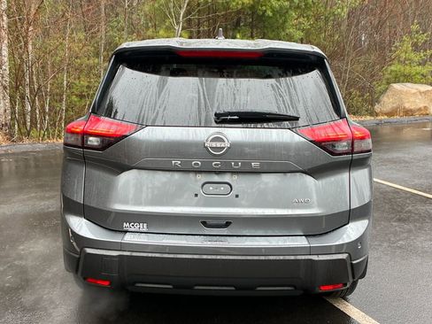 Used 2025 Nissan Rogue SV image 4