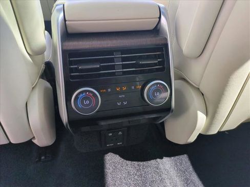 Used 2023 Land Rover Range Rover SE image 19