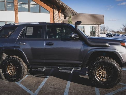 Used 2022 Toyota 4Runner SR5 Premium image 37