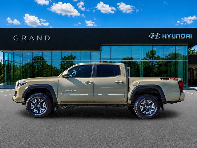 Used 2019 Toyota Tacoma TRD Off-Road w/ Technology Package AWD/4WD image 3