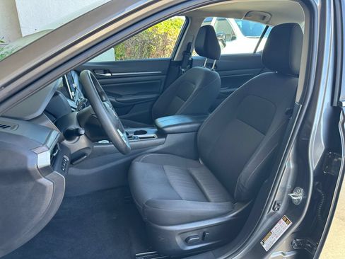 Used 2025 Nissan Altima 2.5 SV FWD image 37