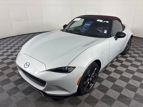 Used 2018 MAZDA MX-5 Miata Club image 3